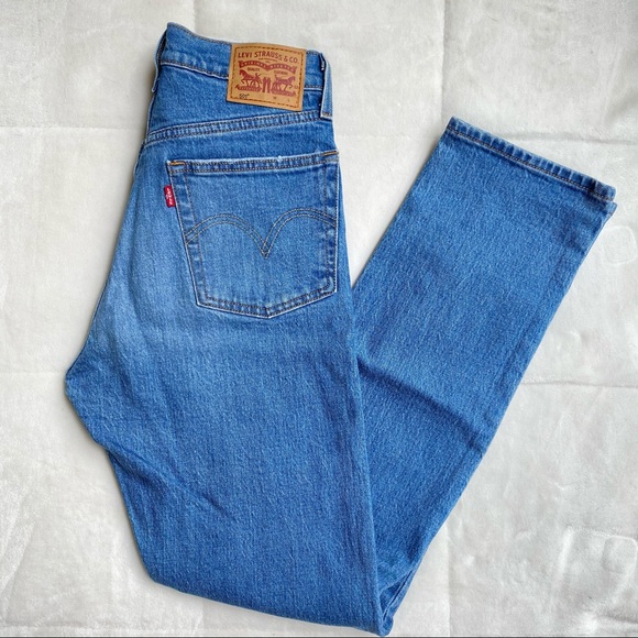 🔥NWOT Button Fly 501 Levi’s Straight Leg🔥 - Picture 2 of 6